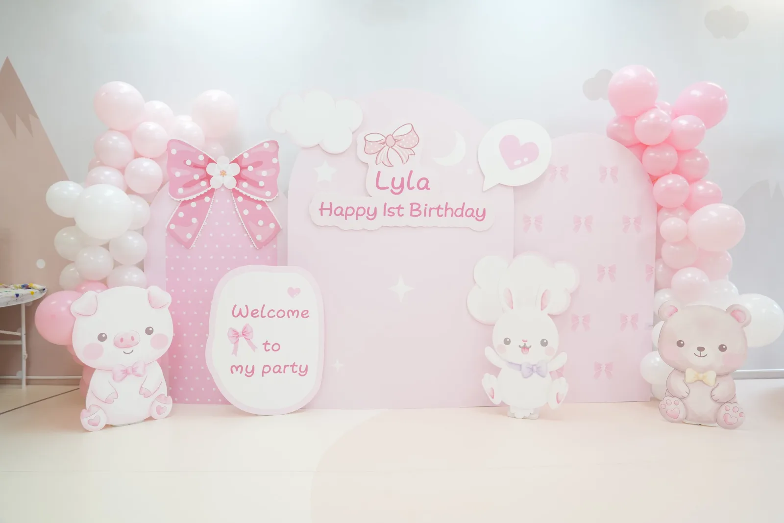 Baby E Playhouse Lyla 一歲粉色動物主題派對 · 抓周抓中飛機